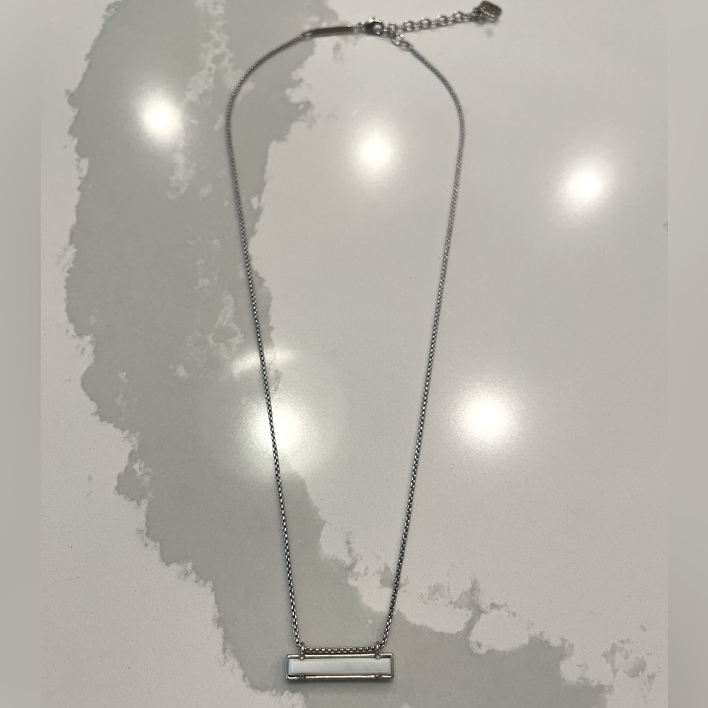 Kendra Scott necklace